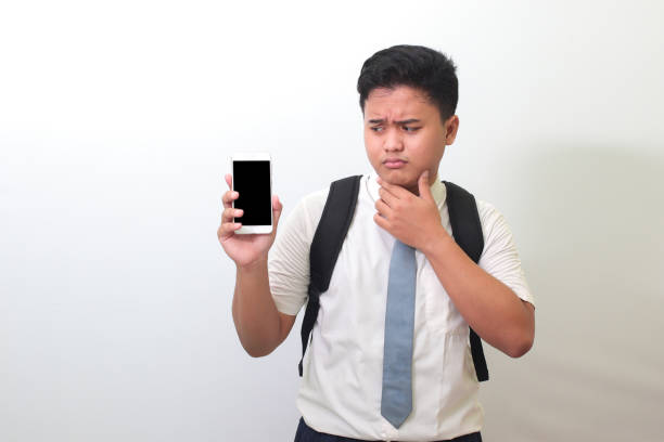 Mistakes students make when purchasing a smartphone for class.